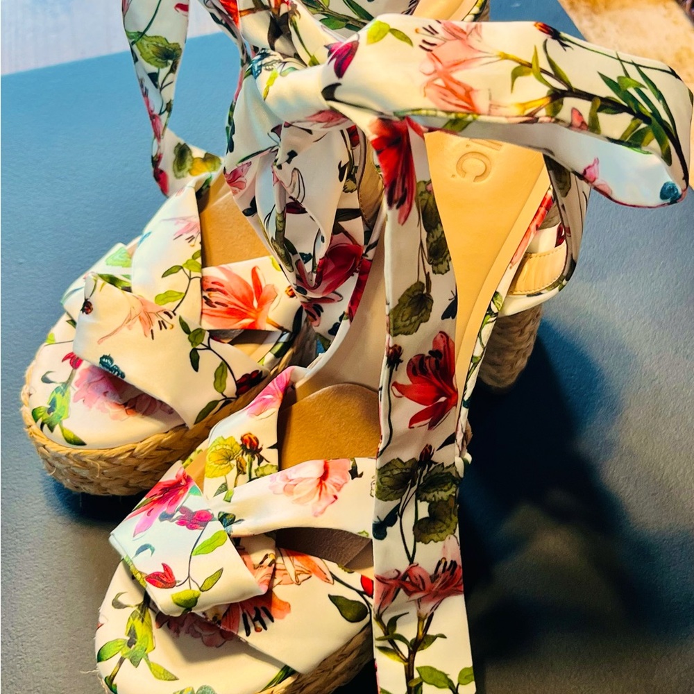 Fashionista’s here’s a chunky ankle wrap heel for the fall.